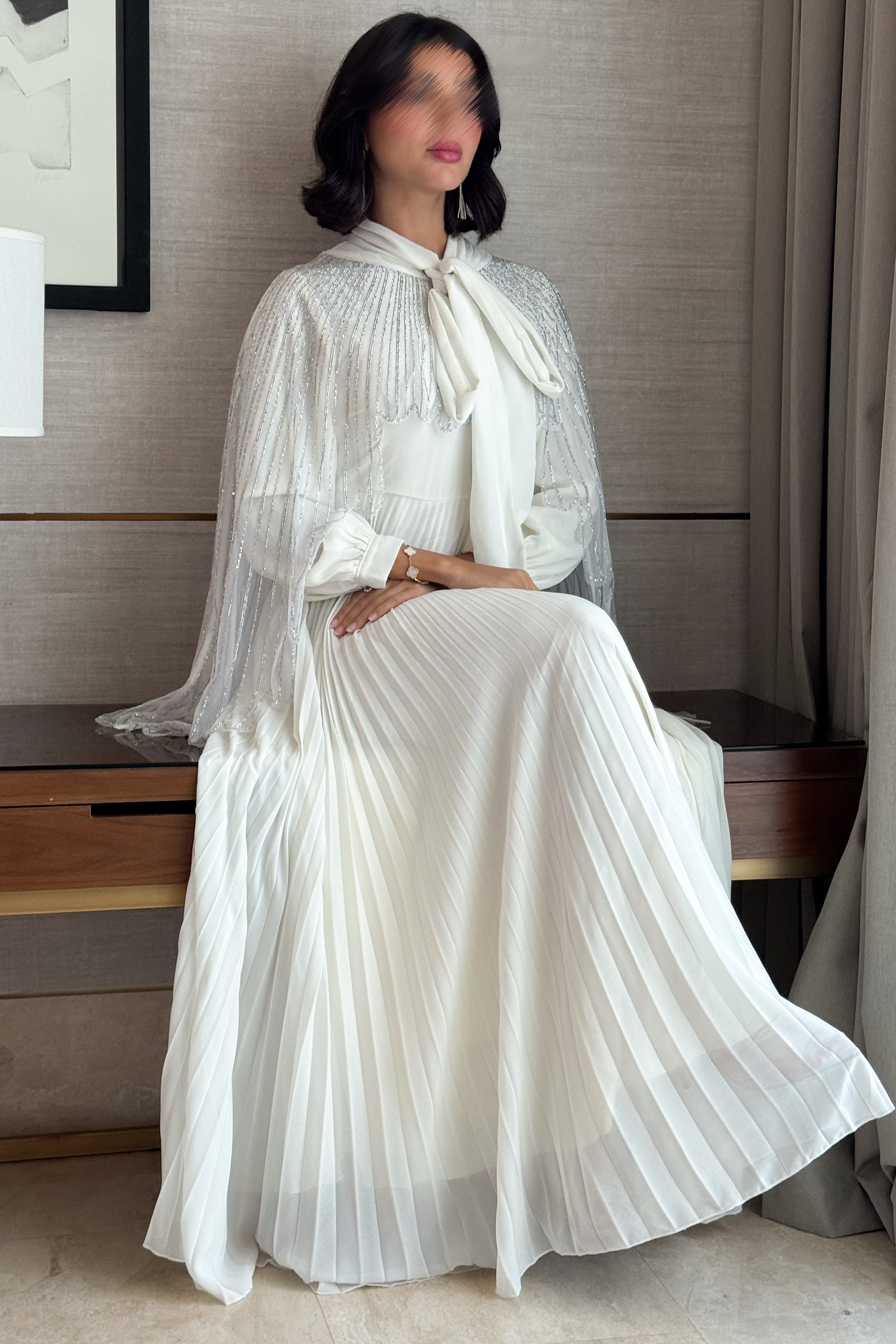 فستان قطعتين مزين بالفصوص لون أبيض