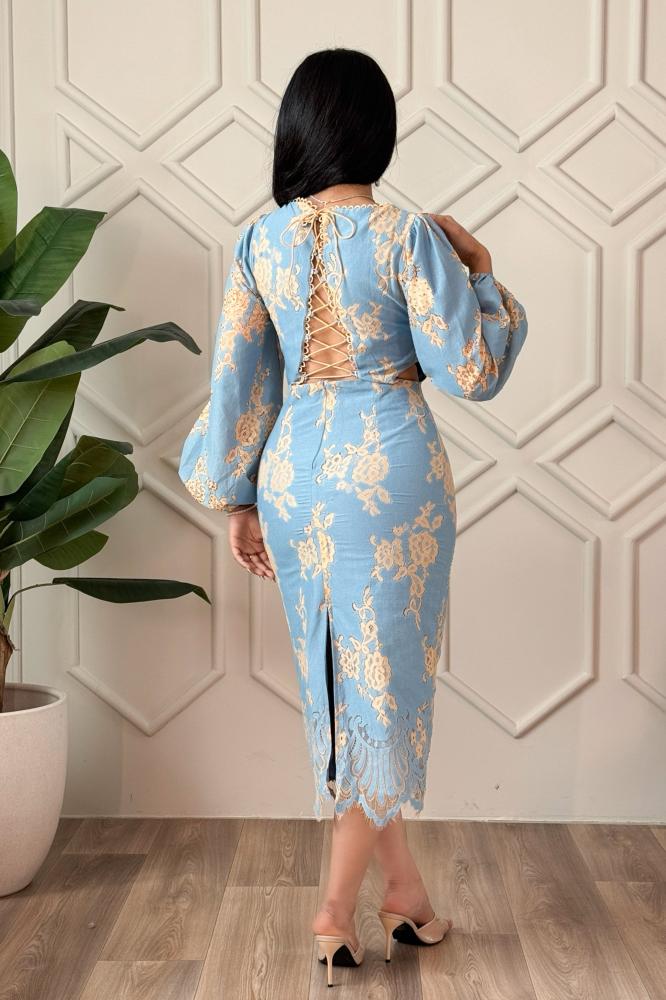 Blue lace dress with a slit at the waist المقاس:(XL - 42)
