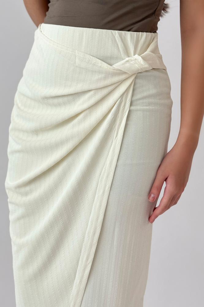 Short skirt with a wrap design and pleats in sugar color المقاس:(XXL)