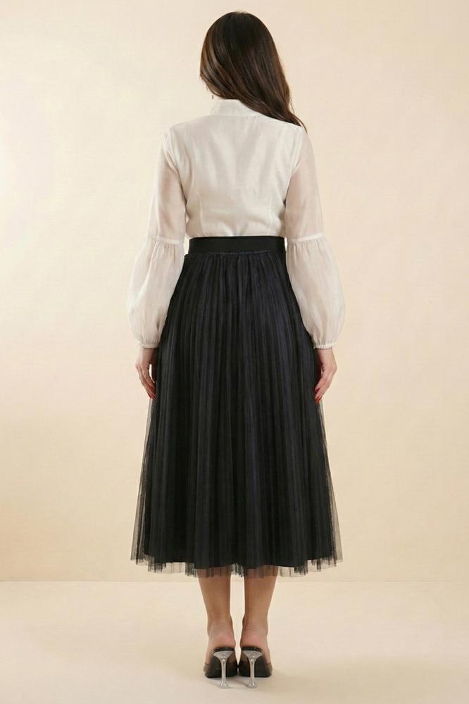 Elegant white organza midi dress المقاس:(L - 40)