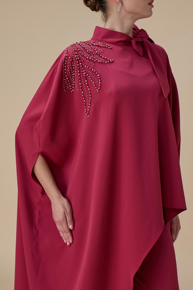 طقم جمبسوت فوشي بقصة انسيابية وتطريز كريستالي المقاس:(XL - 42)