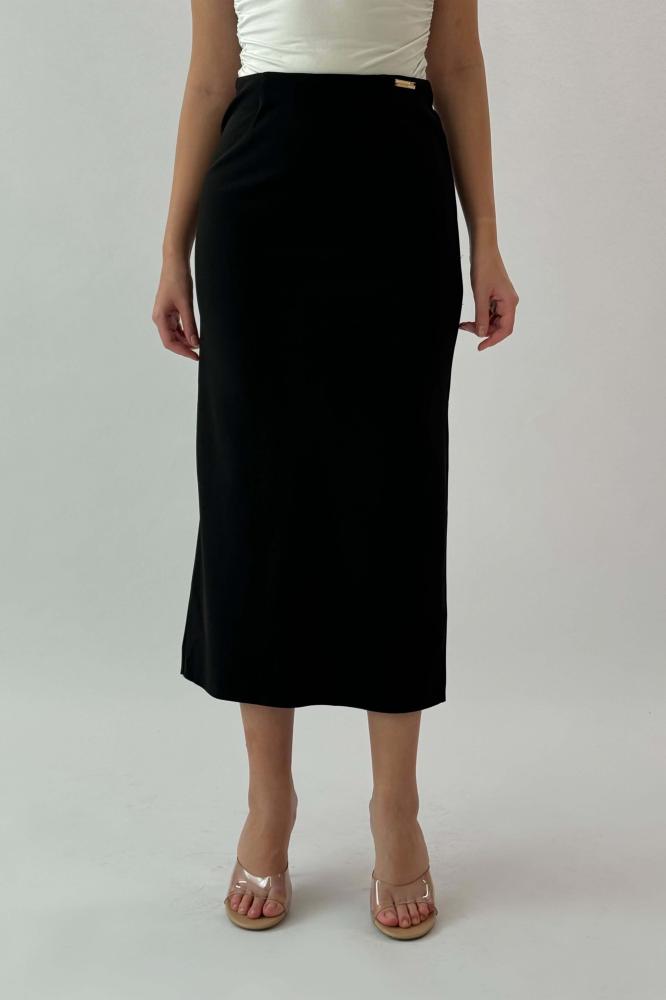 Black midi skirt with a slim fit المقاس:(XXL - 44)