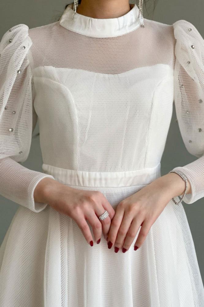 Short white tulle mesh dress with crystals المقاس:(S)