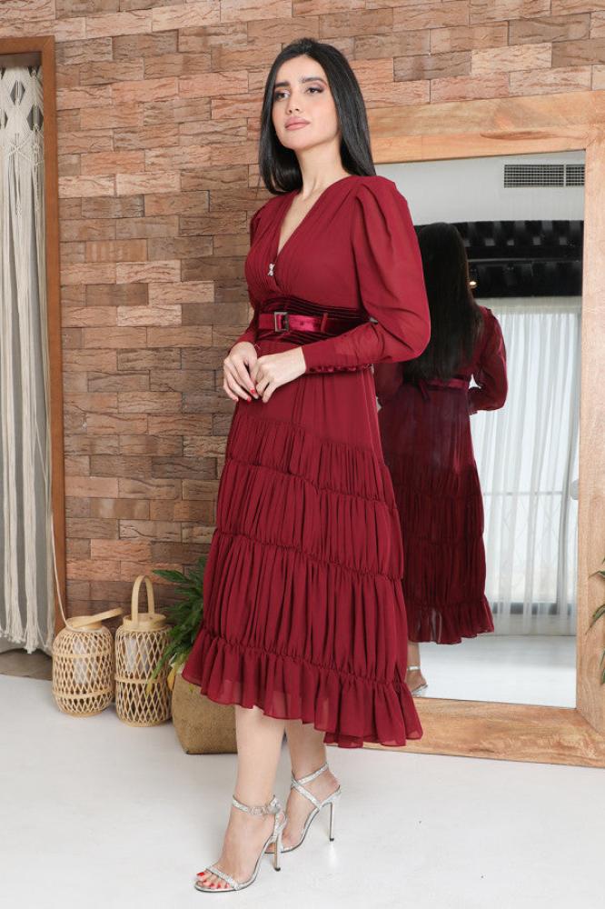 Solid color dress with non-contrasting layers in burgundy المقاس:(L - 40)