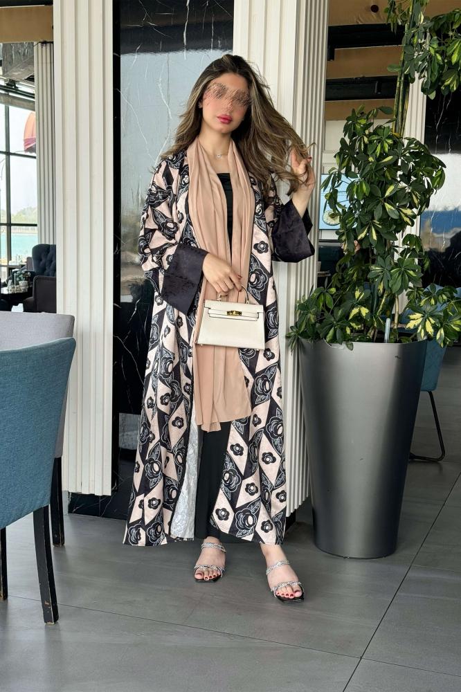 Abaya with a floral print waist tie المقاس:(54)