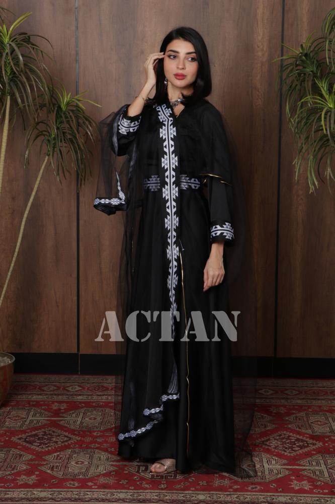 Traditional long jalabiya with black cloak المقاس:(XXL)