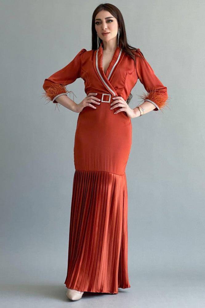Brick-colored satin pleated dress with crystal ribbon and feathers المقاس:(M)