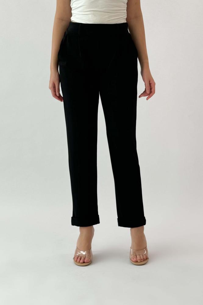 Black pleated long pants المقاس:(L - 40)