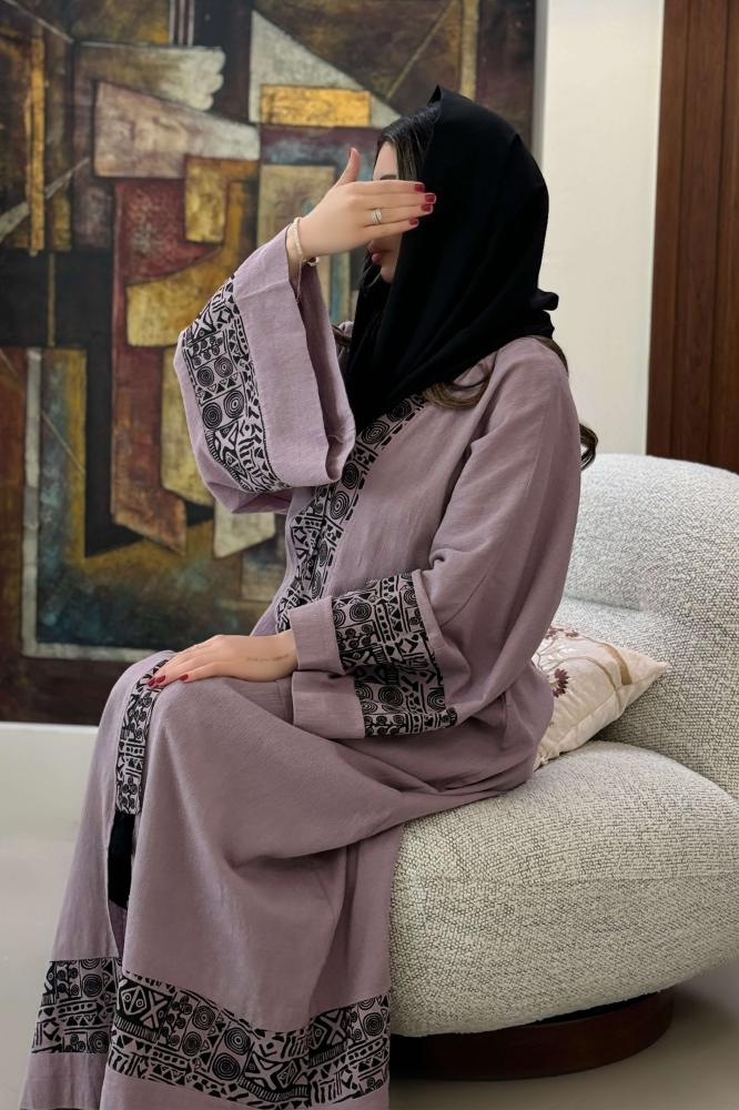 Wide crepe abaya with patterns المقاس:(52)