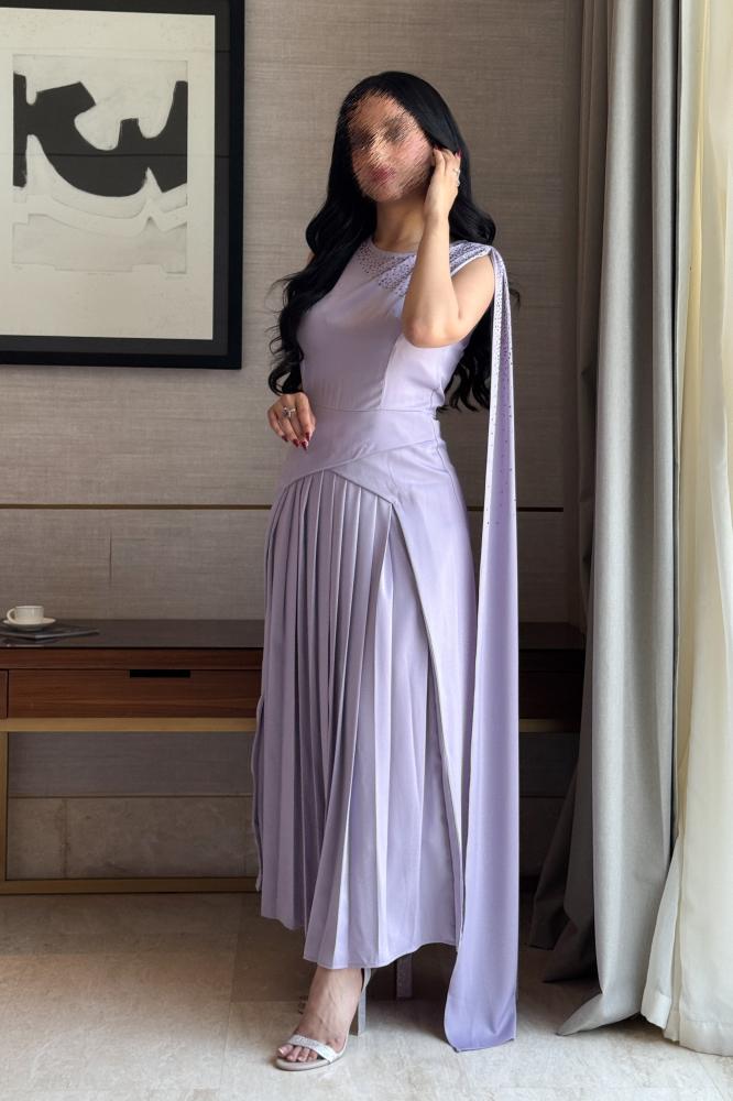 Purple pleated dress with a scarf on the shoulder المقاس:(L - 40)