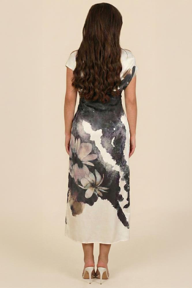 Black brooch embellished midi dress المقاس:(M - 38)