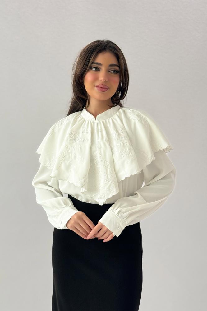 White crepe blouse with embroidered ruffle neck المقاس:(L)