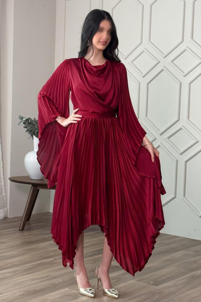 Asymmetric pleated dress المقاس:(M - 38)