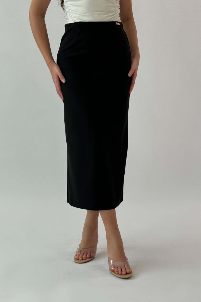 Black midi skirt with a slim fit المقاس:(XXL - 44)