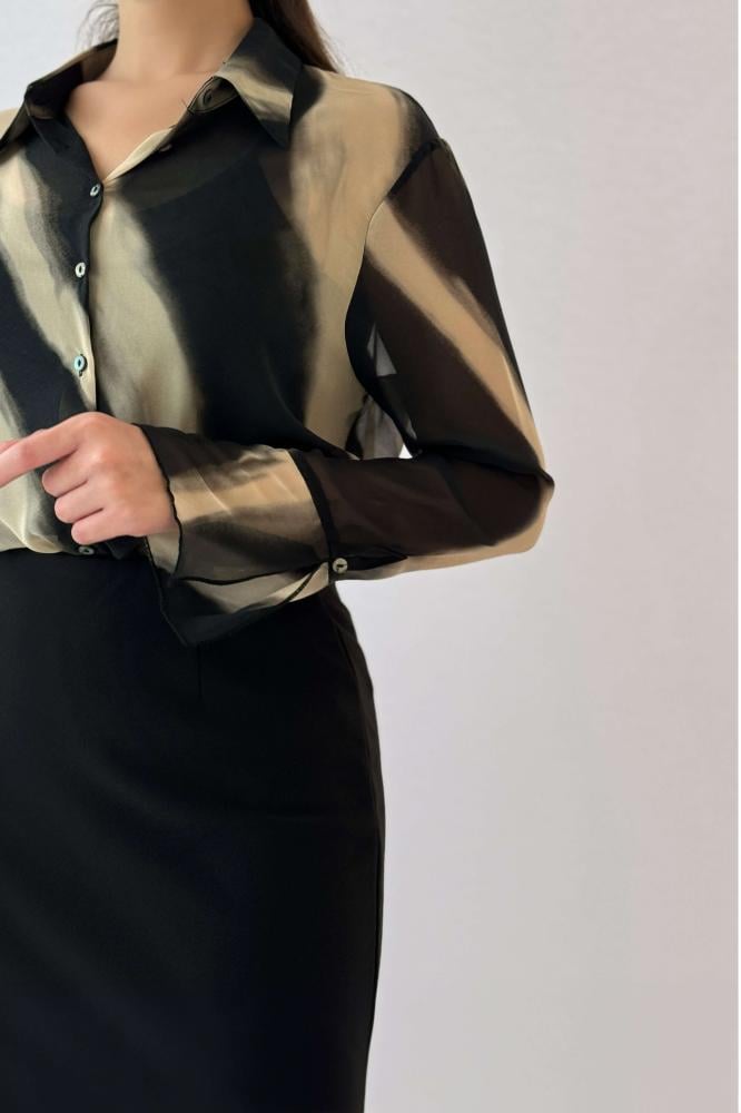 Black wavy striped shirt المقاس:(M - 38)