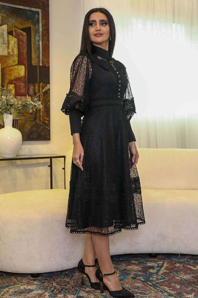 Elegant black midi lace dress المقاس:(L - 40)