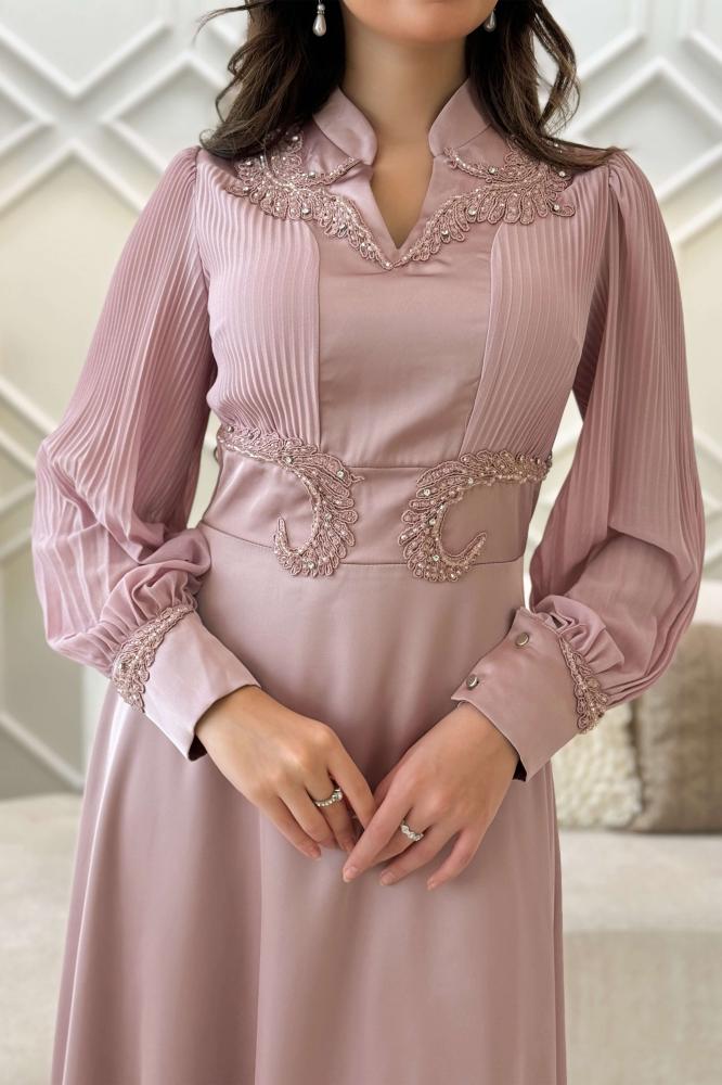 Pink ruffled midi dress المقاس:(M - 38)