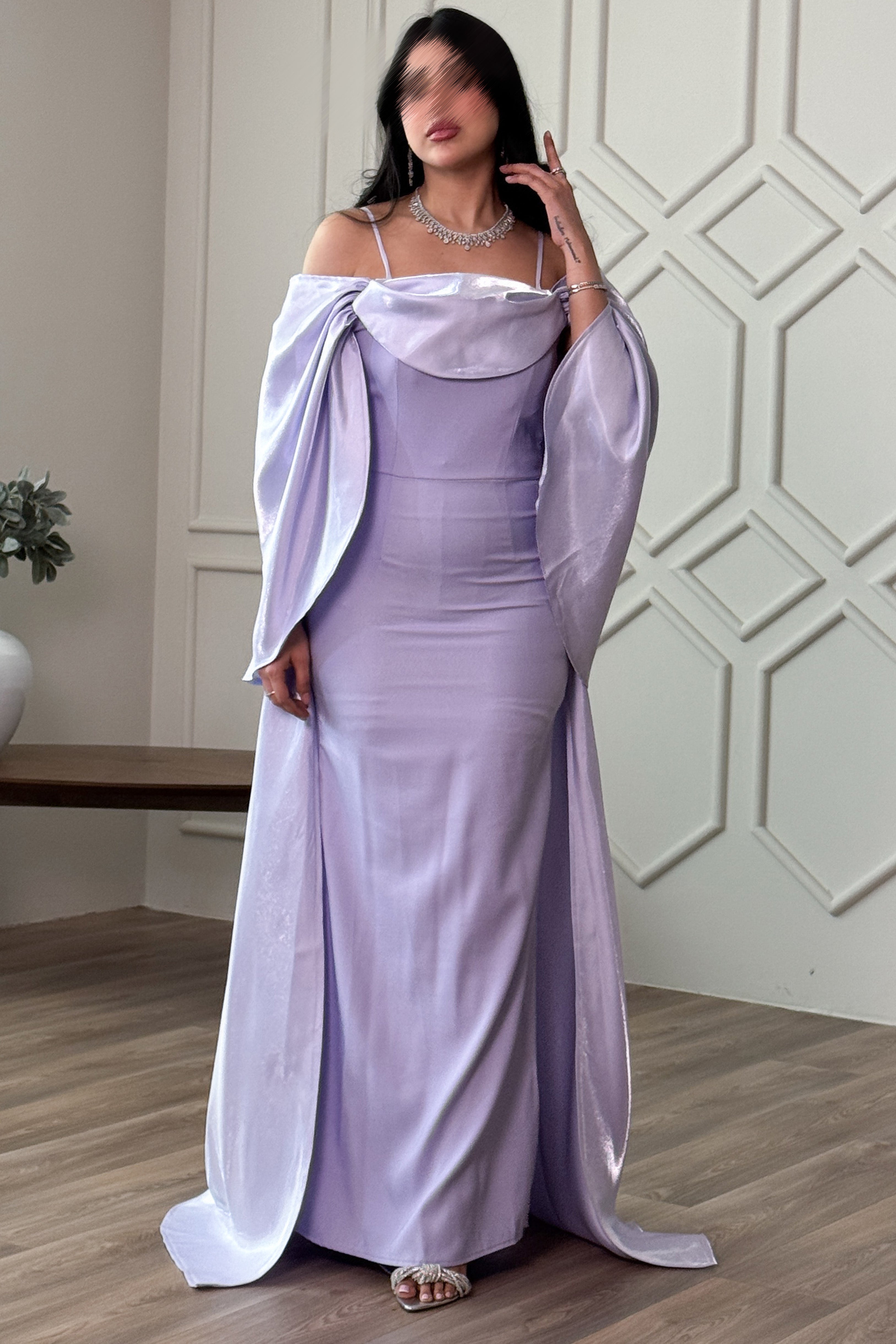 Off-shoulder dress with flowing sleeves in mauve
