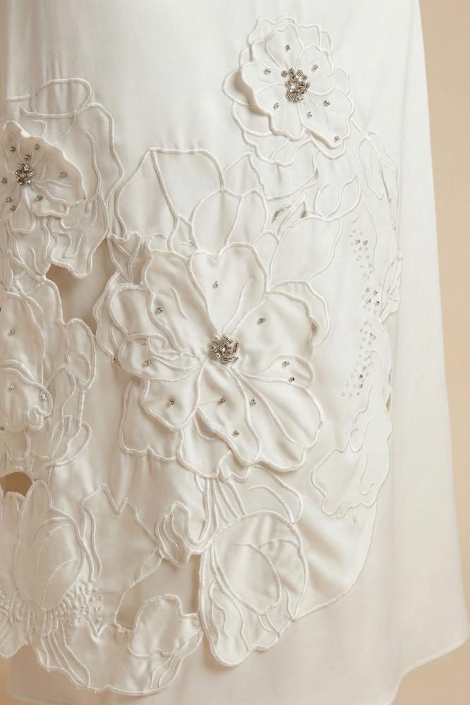 Light beige English embroidery midi dress المقاس:(M - 38)