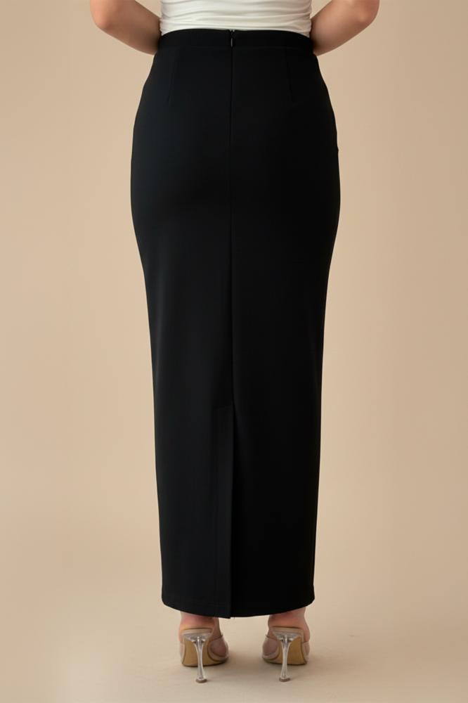 Black long straight skirt المقاس:(L - 40)