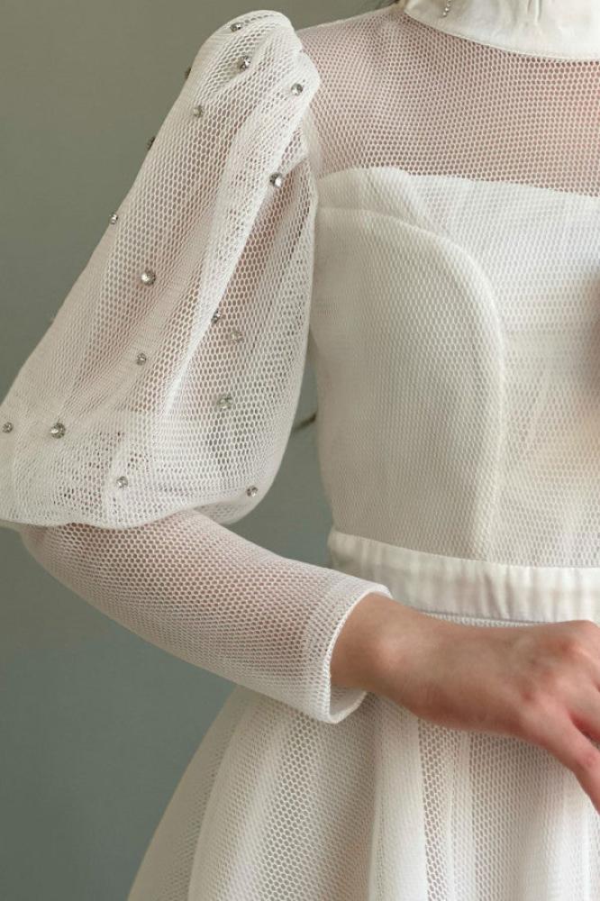 Short white tulle mesh dress with crystals المقاس:(S)