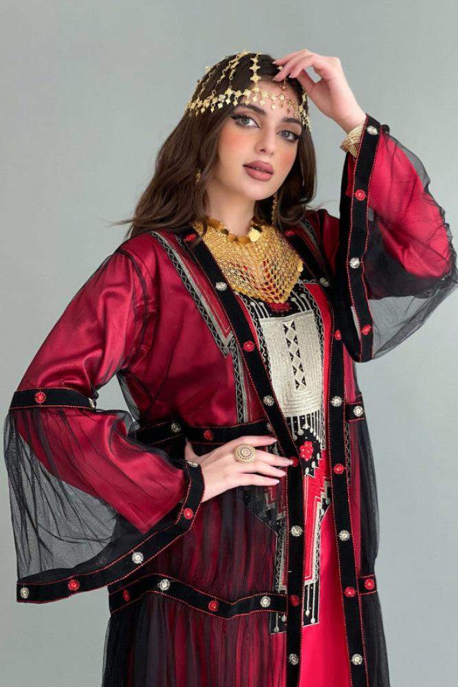 Two-piece embroidered traditional red jalabiya المقاس:(L)