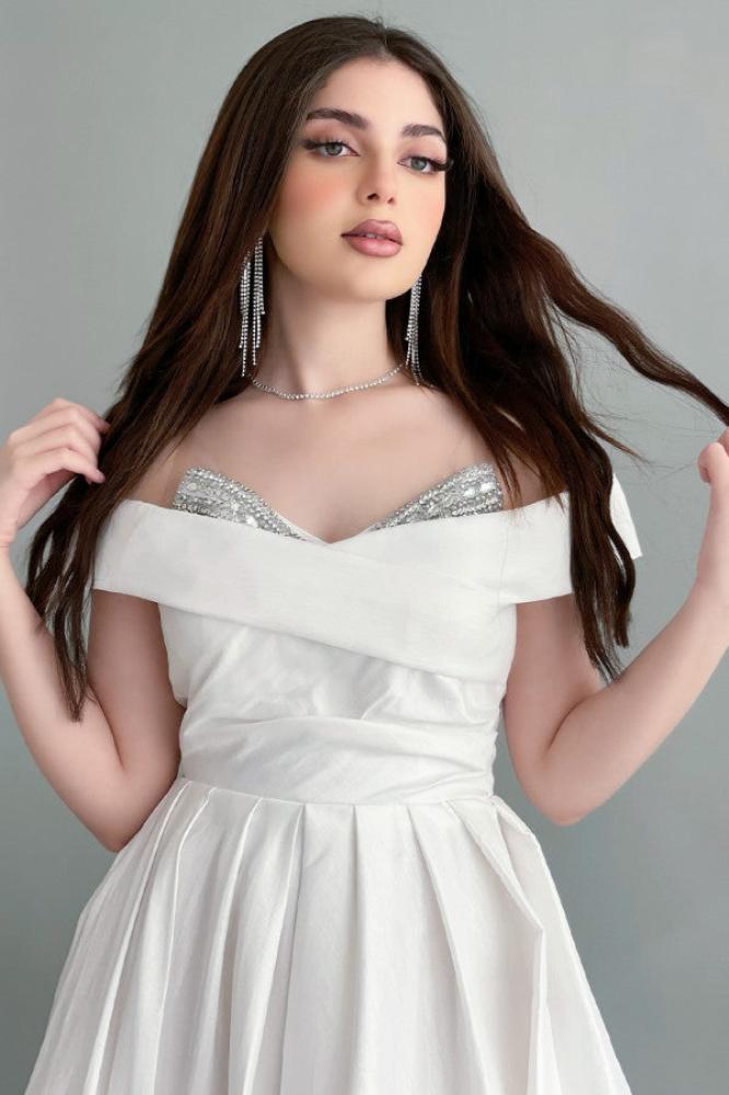 White crystal pleated evening dress المقاس:(XXL)