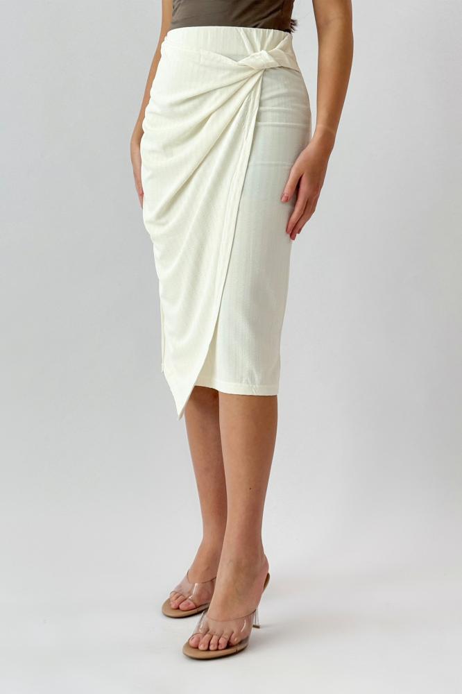 Short skirt with a wrap design and pleats in sugar color المقاس:(XXL)