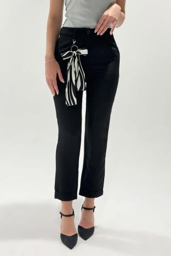 Black bow tie midi pants المقاس:(M - 38)