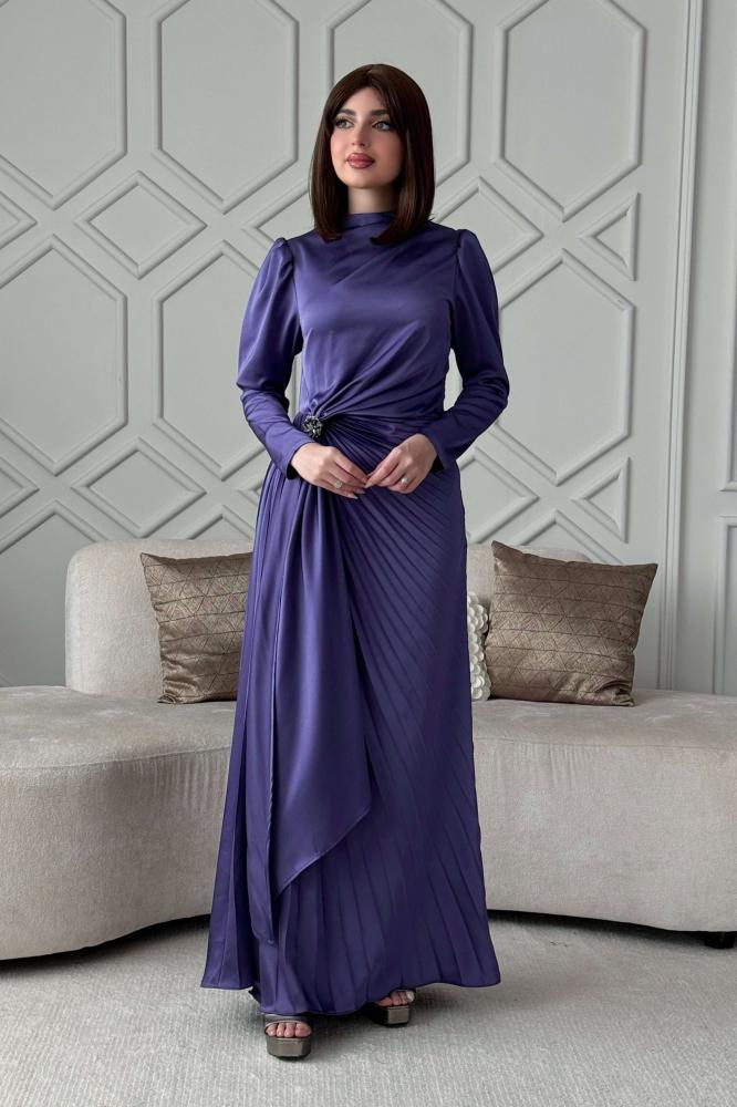 Long pleated satin dress in purple المقاس:(L - 40)