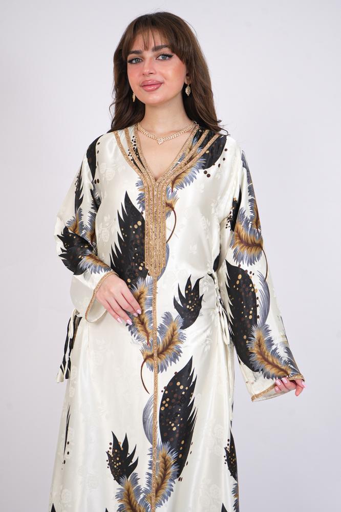 Long jalabiya with a golden ribbon المقاس:(L)