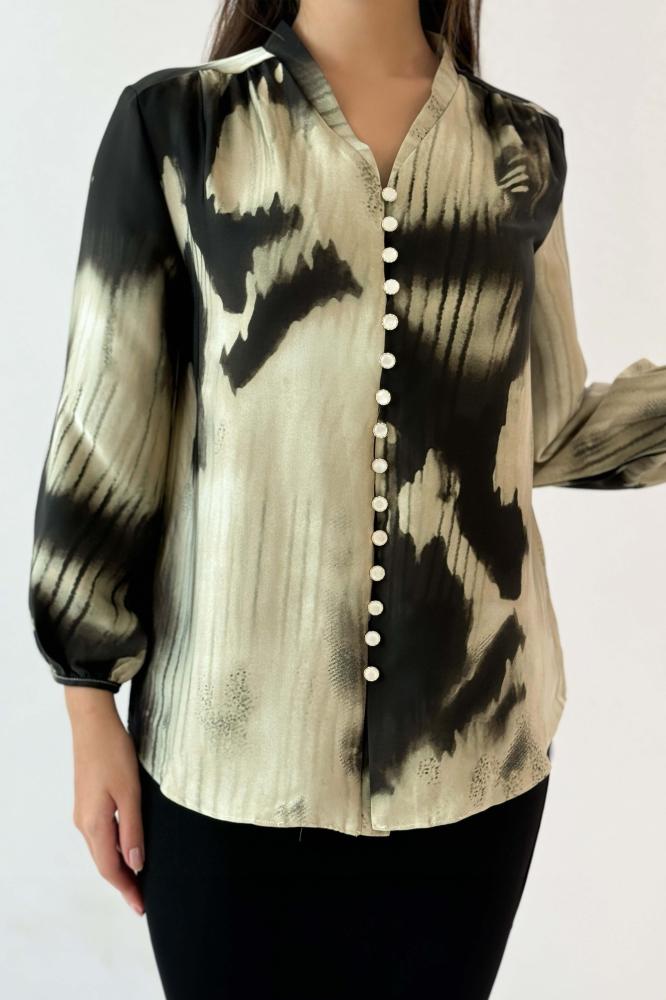 Beige printed button-up shirt المقاس:(XL - 42)