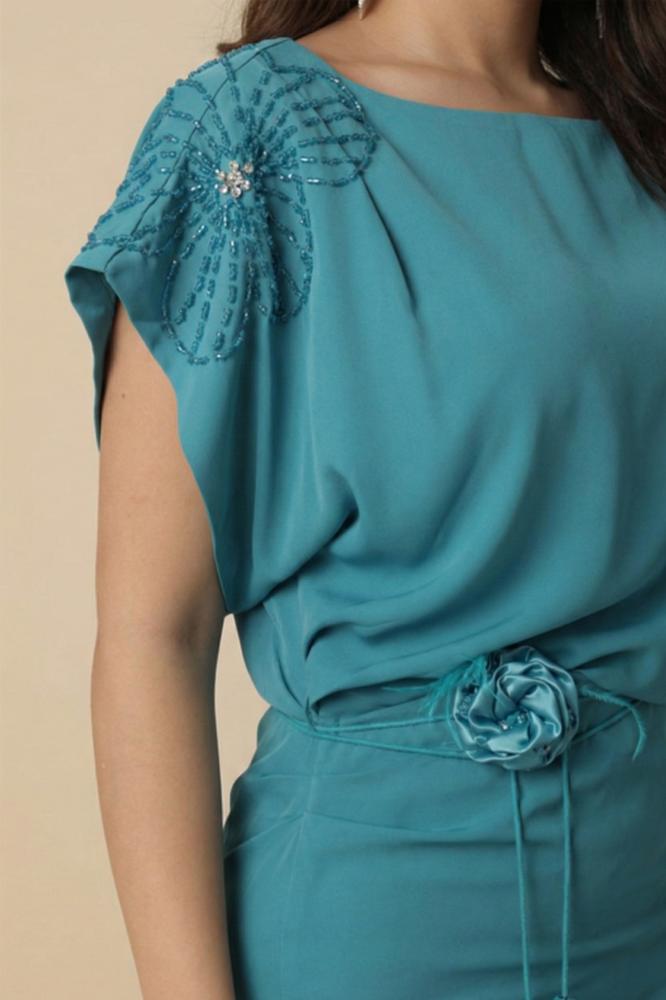 Off-the-shoulder maxi dress with roses المقاس:(S - 36)