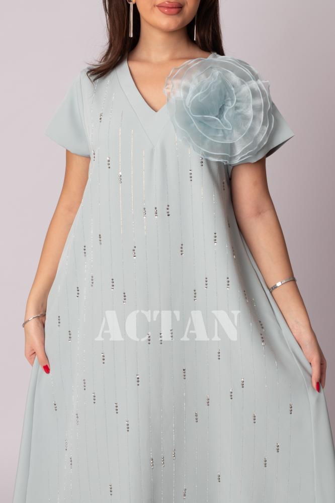 Maxi jalabiya with rose-embellished shoulder المقاس:(XXL -44)
