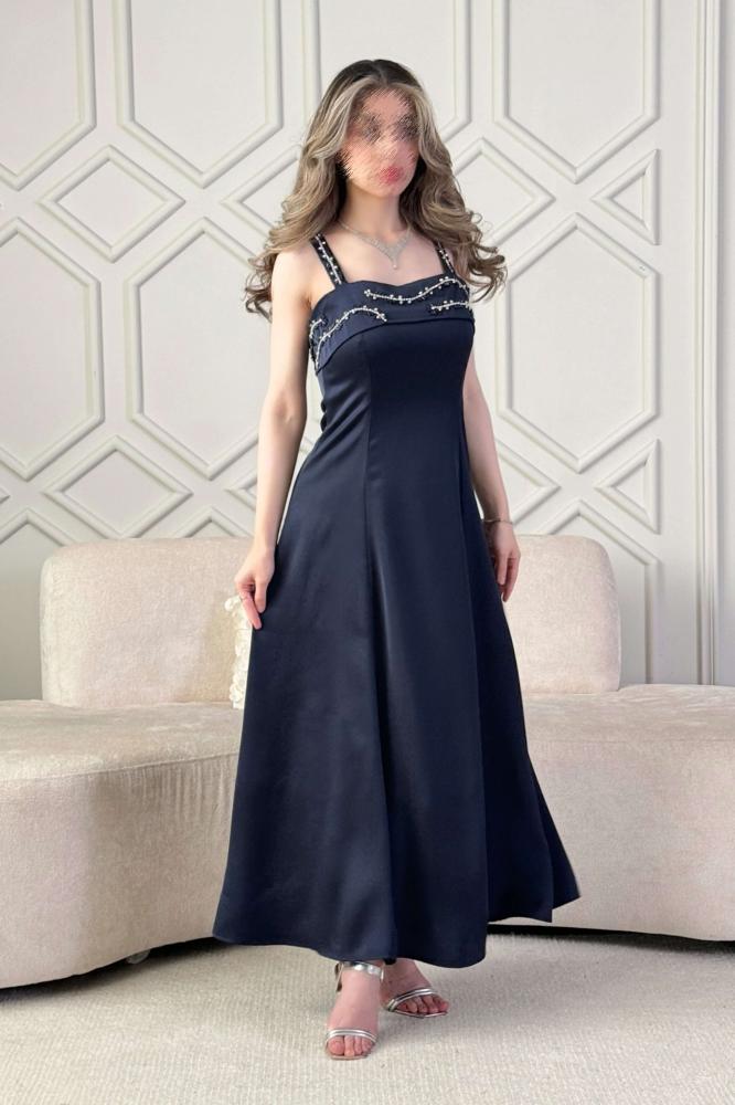 Long navy blue crystal embellished dress المقاس:(L - 40)