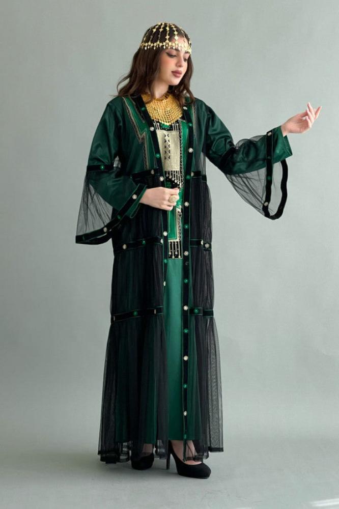 Two-piece traditional embroidered dark green jalabiya المقاس:(M)
