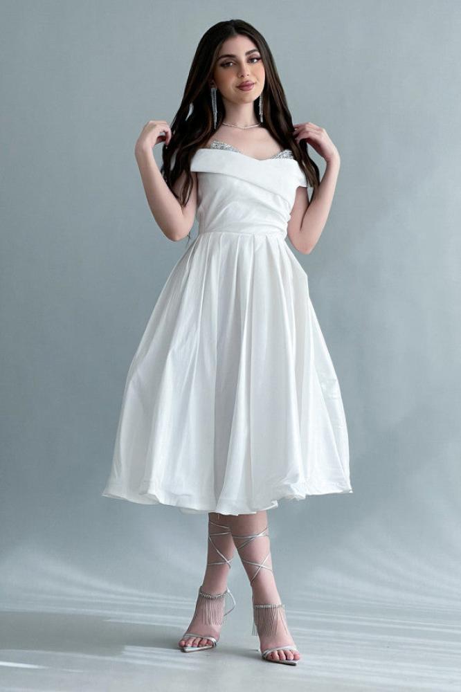 White crystal pleated evening dress المقاس:(XXL)