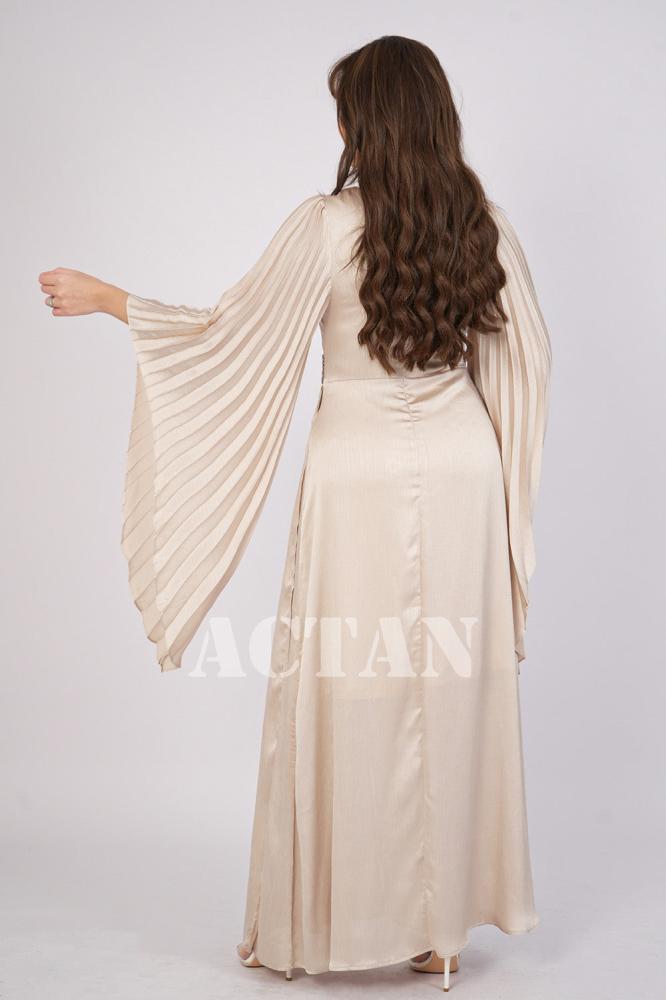 Beige pleated maxi dress with side slit المقاس:(XL - 42)