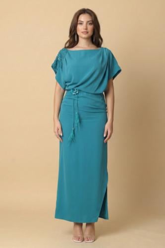 Off-the-shoulder maxi dress with roses المقاس:(S - 36)