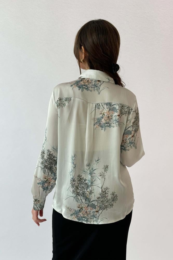 Beige tree print button-up shirt المقاس:(L - 40)