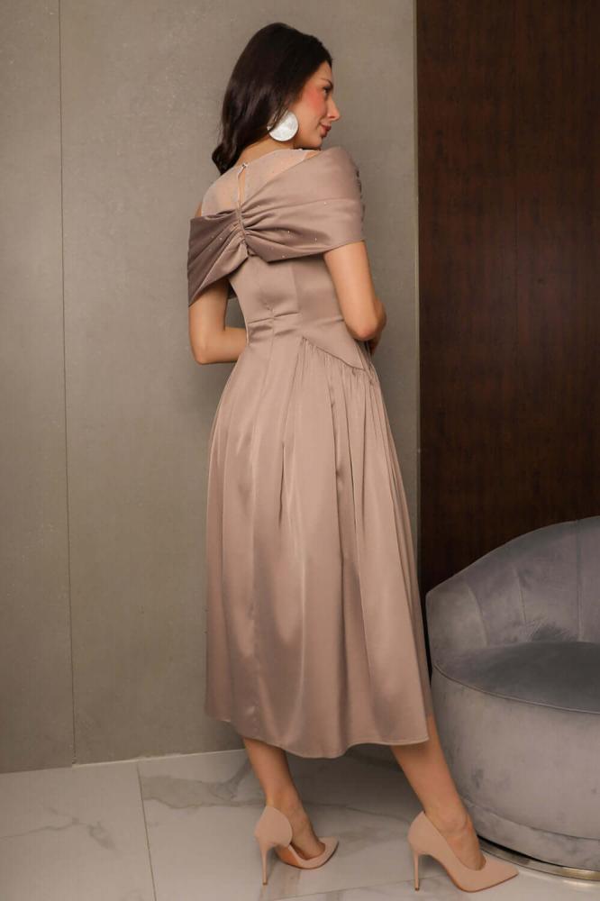 Brown midi evening dress with pleats at the waist المقاس:(L - 40)