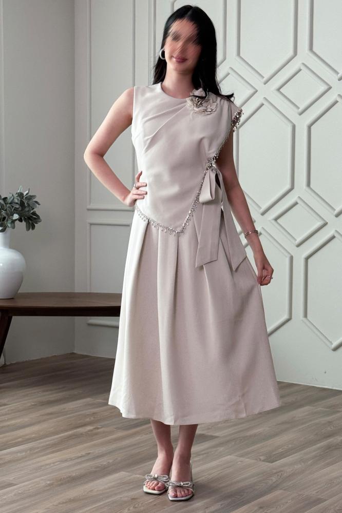 Beige floral brooch tie midi dress المقاس:(L - 40)