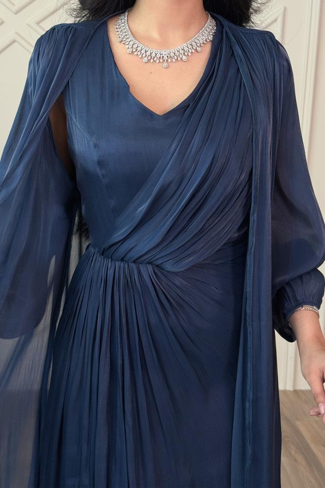 Navy blue pleated two-piece dress and cape المقاس:(M)