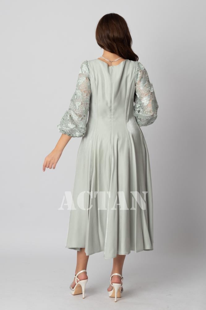 Pearl-embellished guipure sleeve midi dress المقاس:(M - 38)
