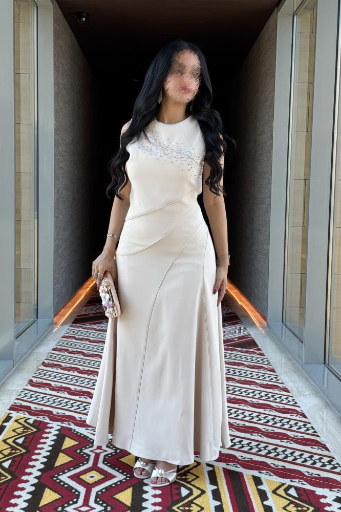 Beige Off-the-Shoulder Maxi Dress المقاس:(L - 40)