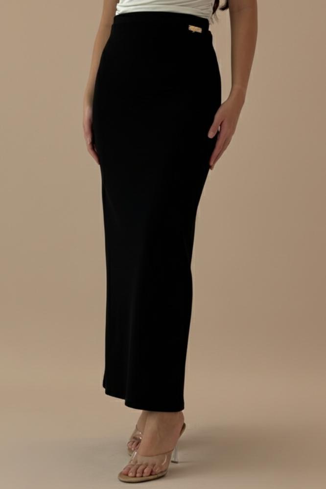 Black long straight skirt المقاس:(L - 40)