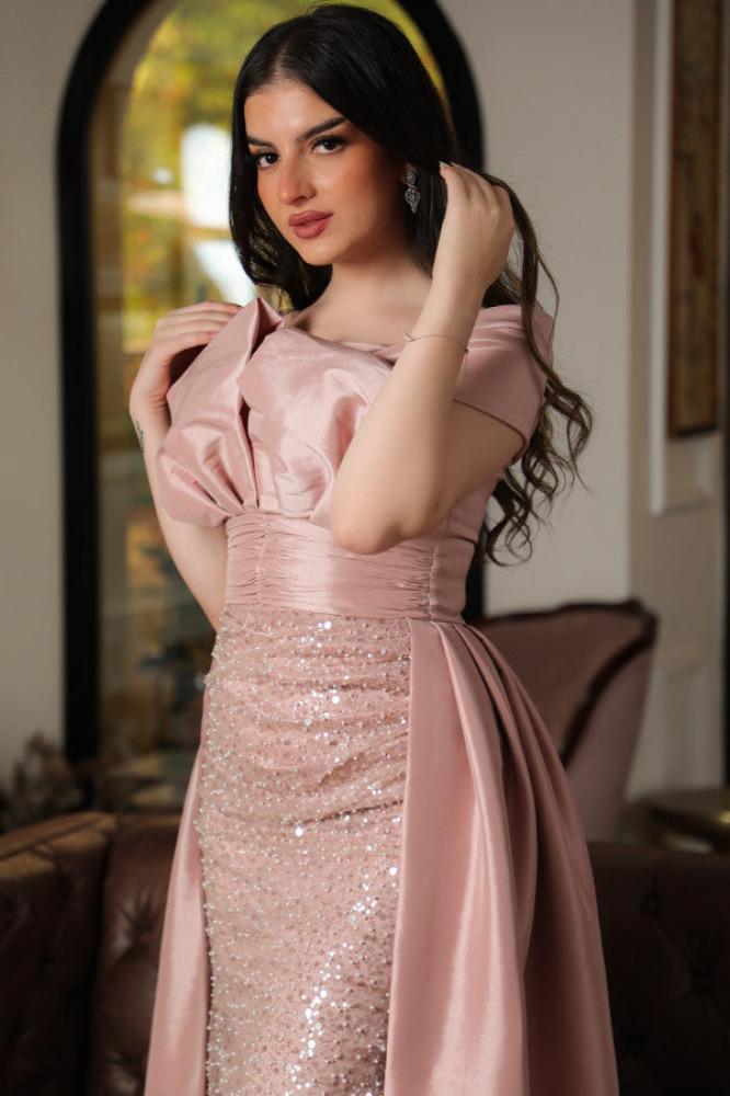 Evening dress with a split design embroidered with sequins and pearls in pink color المقاس:(XXL)