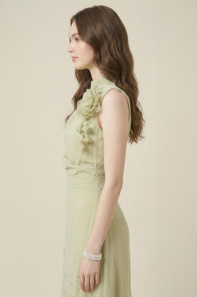 Light green draped dress with rose brooch المقاس:(L - 40)