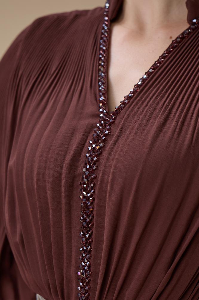 فستان طويل بني بكسرات المقاس:(XXL - 44)