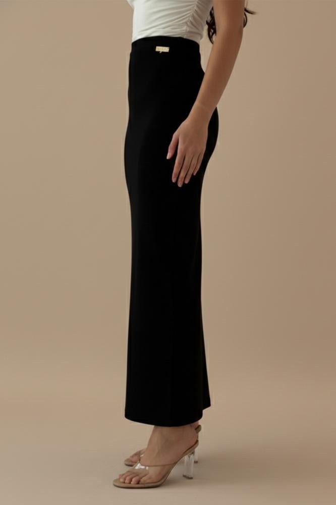 Black long straight skirt المقاس:(L - 40)